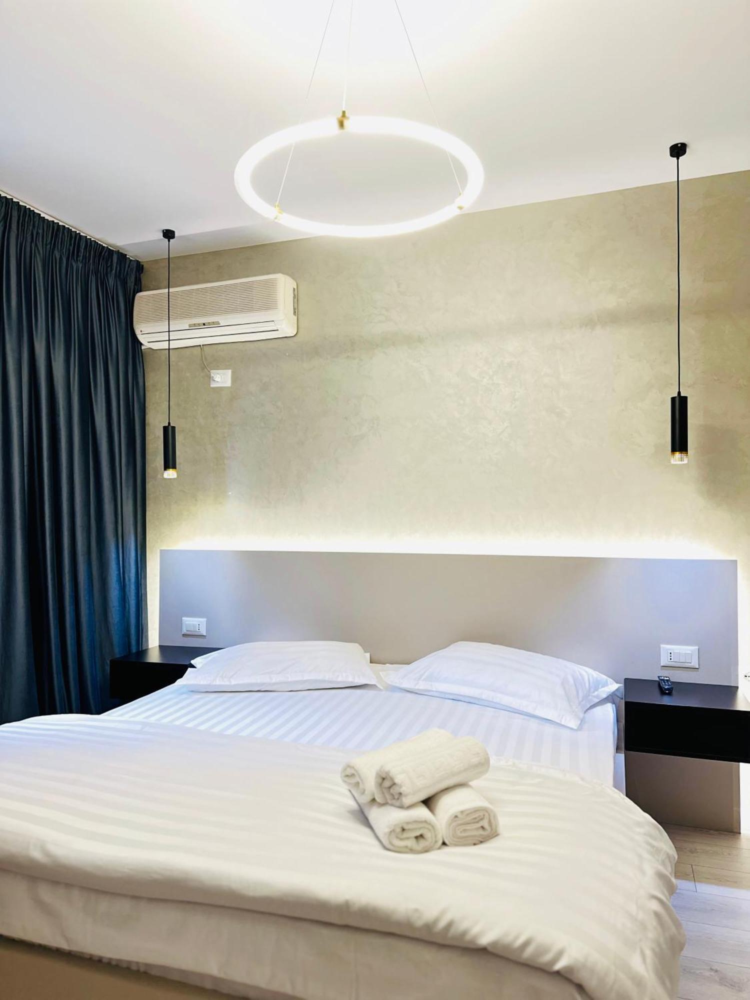 Luxurious Central Stay - Self Check-In ติรานา ภายนอก รูปภาพ