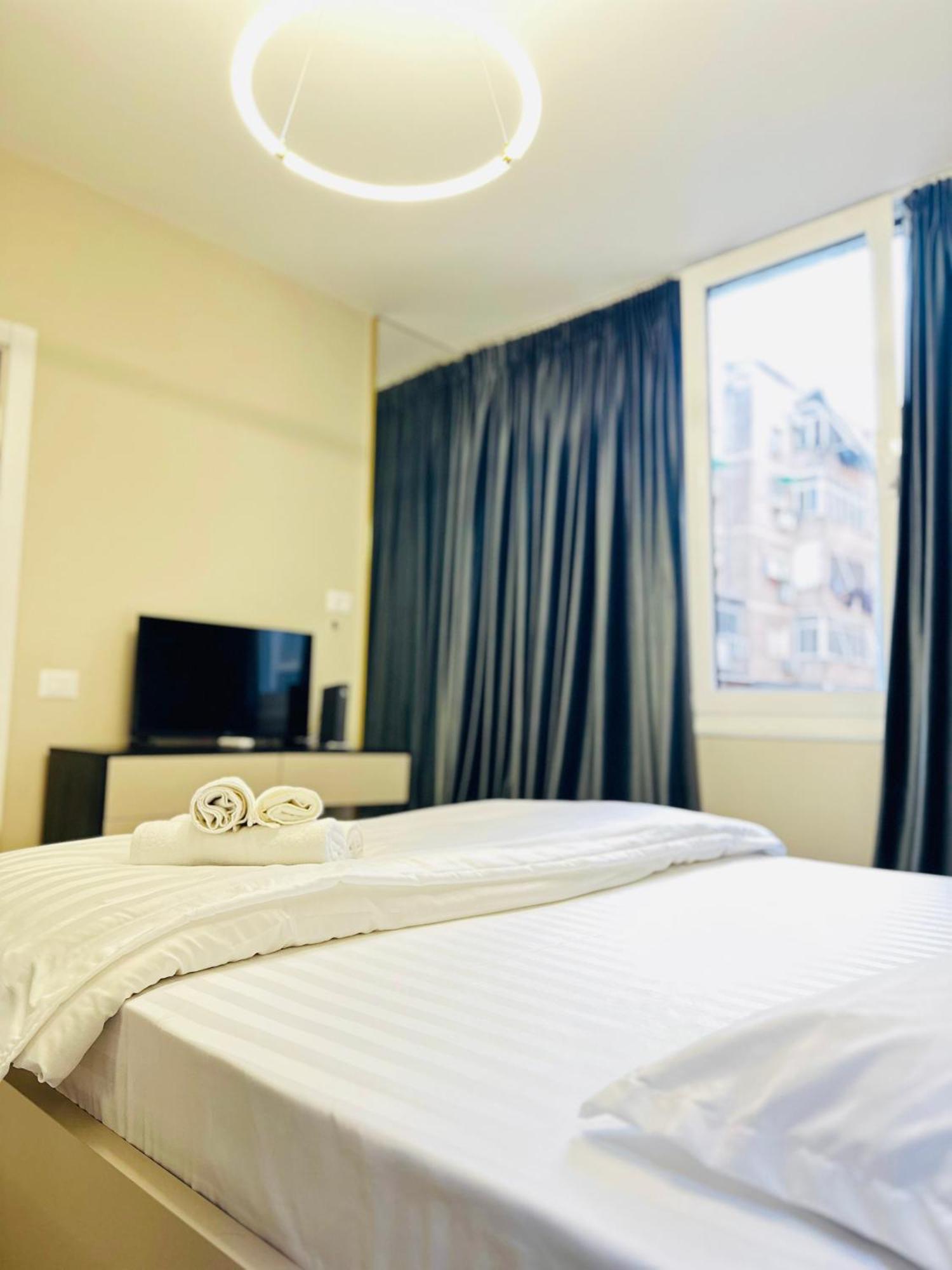 Luxurious Central Stay - Self Check-In ติรานา ภายนอก รูปภาพ