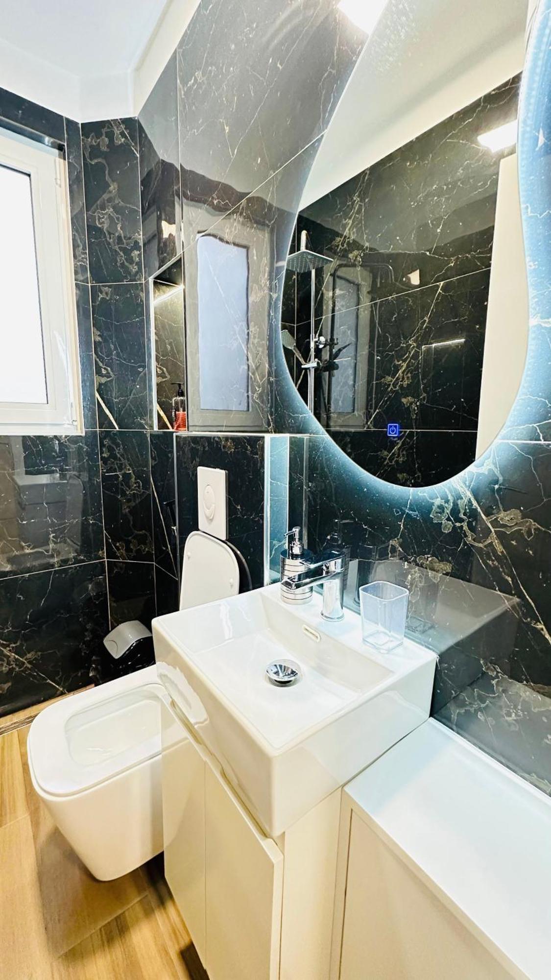 Luxurious Central Stay - Self Check-In ติรานา ภายนอก รูปภาพ