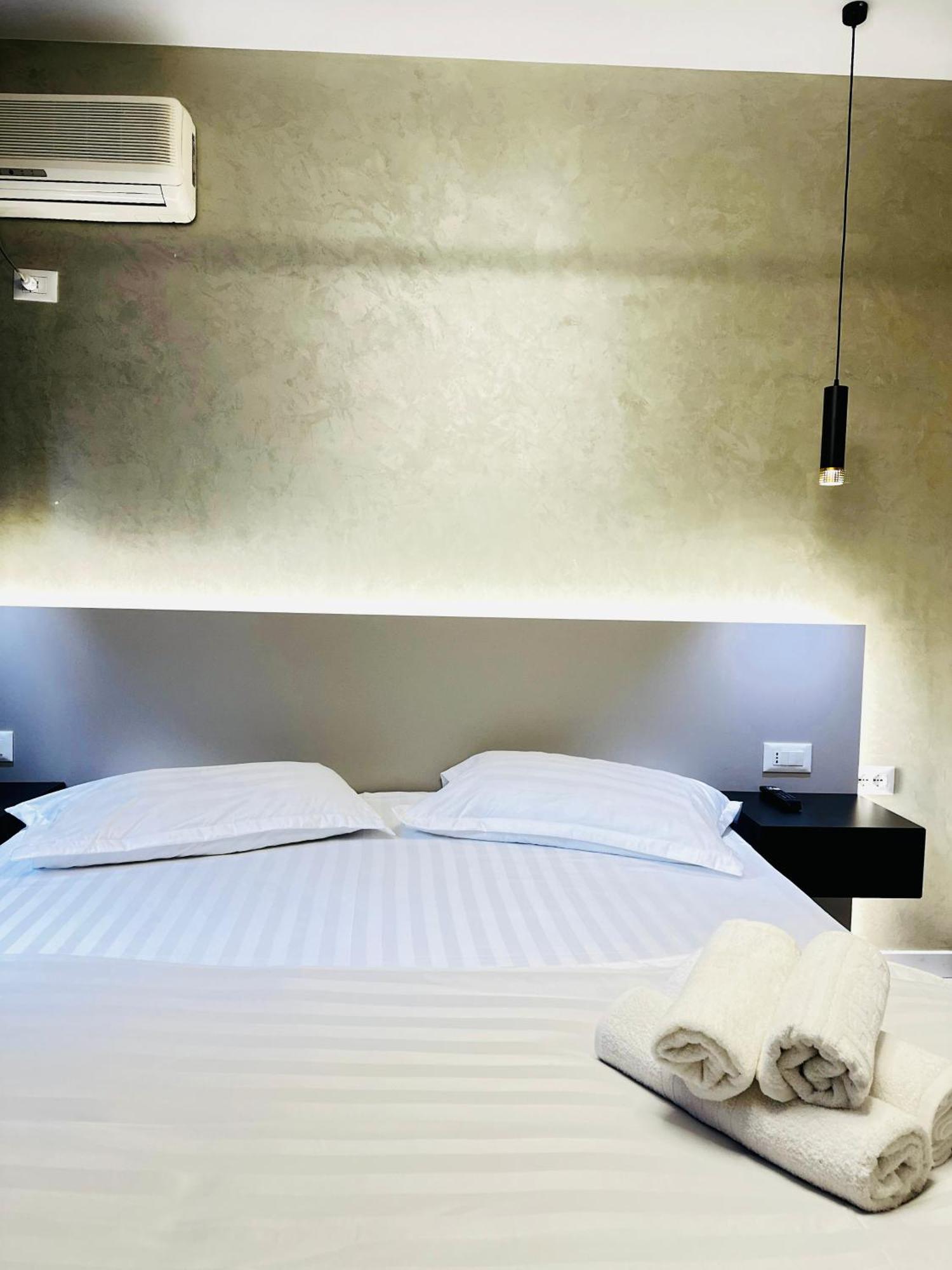 Luxurious Central Stay - Self Check-In ติรานา ภายนอก รูปภาพ