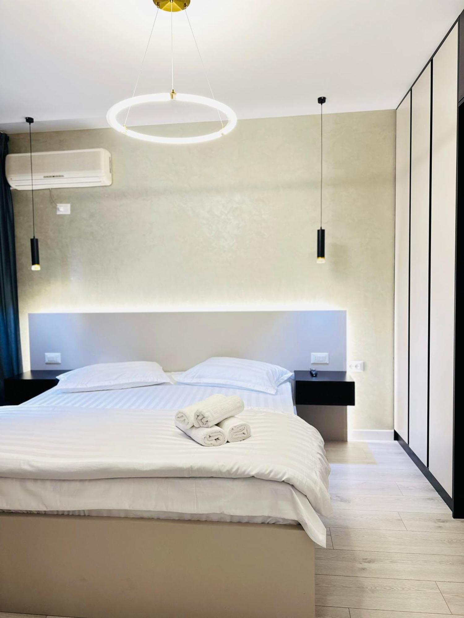 Luxurious Central Stay - Self Check-In ติรานา ภายนอก รูปภาพ